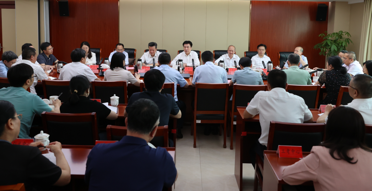 福建省人社厅党组召开2025年全面从严治党工作会议暨与驻厅纪检监察组全面会商会